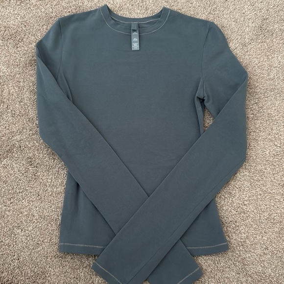 Skims Cotton Jersey Long Sleeve Tshirt - Picture 2 of 4